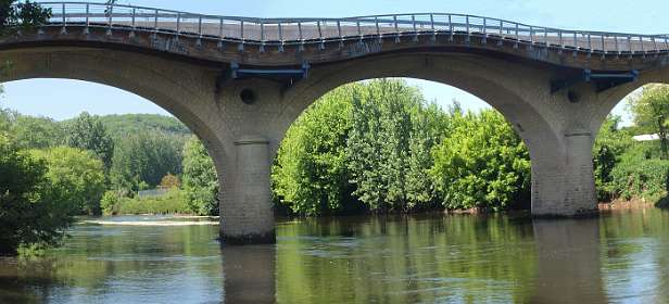 De brug over de Vézère