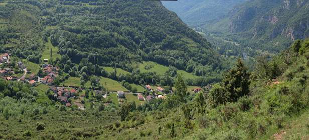 Links Barry d'en Haut en recht de Ariège