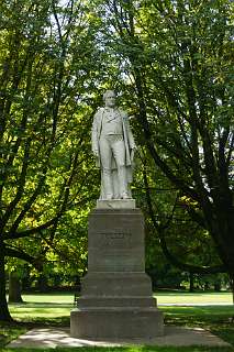 Standbeeld van de dichter Tollens in het Park.