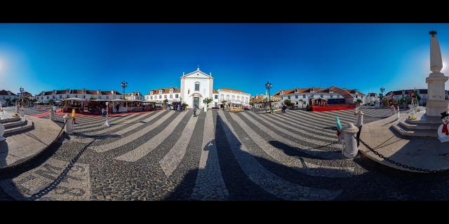 360° VR panorama van het centrale plein van Vila Real.