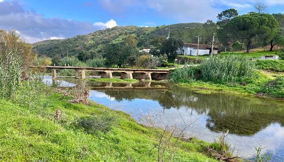 Brug over de Ribeira de Alportel