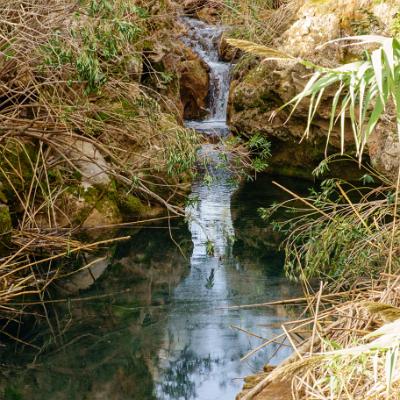 Boven de waterval