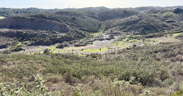 Daar in de diepte loopt de afgesloten route