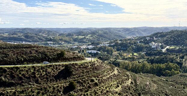 Langs die weg klommen we omhoog