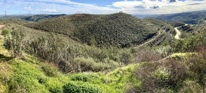 Bovenaan slaan we rechtsaf