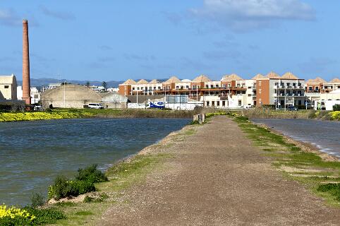 Gehel ..rechts is de ingang van de Mercado