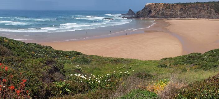 Praia de Odeceixe aan de monding van de Seixe rivier