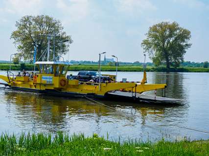 De derde veerboot over de Maas naar Noord Brabant