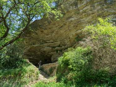 Grignan<br>La Grotte de Roche Courbiere