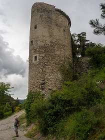 Montbruns-les-Bains<br>Een van de torens van Le chateau Dupuy-Montbrun