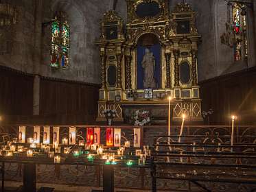Moustiers Sainte-Marie<br>Altaar van de Chapelle Notre-Dame de Beauvoir