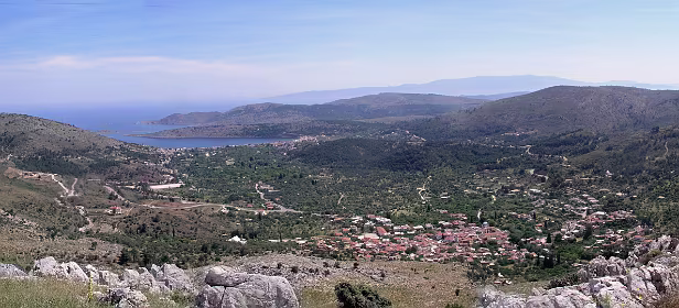 Panorama vanaf de berg achter Spilia, rechts bergGrias