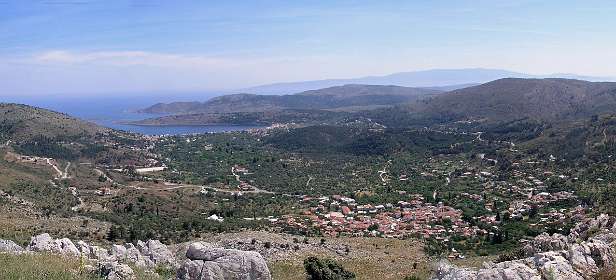 Panorama vanaf de berg achter Spilia, rechts bergGrias