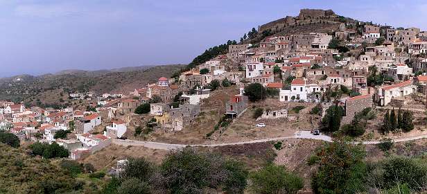 Panorama van Pirgos met zijn burcht