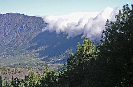 Wolken die over de Cumbre Nueve klimmen