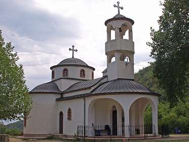 Het kerkje op de heuvel bij Strumica