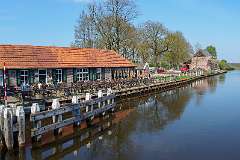 Cafe Boonstra aan het kanaal Almelo-De Haandrik bij Gramsbergen