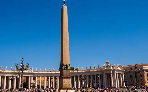 Rome<br>Obelisik op het plein voor de St-Pietersbasiliek
