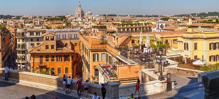 Rome<br>Uitzicht op o.a. de St Pieter vanaf de Spaanse trappen