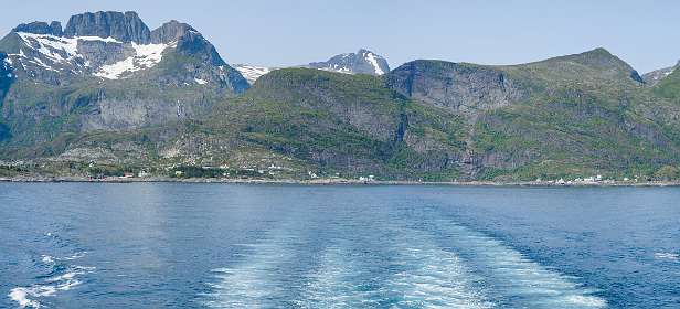 Afscheid van de Lofoten vanaf de veerboot Moskenes-Bodø