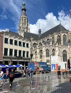 De markt en de Grote Kerk