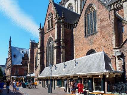 [Grote of Sint-Bavokerk](https://nl.wikipedia.org/wiki/Grote_of_Sint-Bavokerk^)