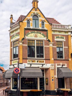 Een van de mooiste Jugendstil panden in Almelo, de voormalige bakkerij Gunther aan de Grotestraat Zuid.