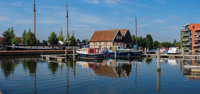 Op de plek waar het kanaal AlmeloNordhorn en het Overijssels Kanaal
samenkomen, ligt de jachthaven
Almelo Centrum
