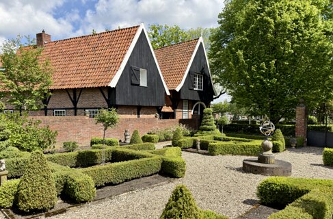 29: IMG_0609<br>Tuin achter het Drostenhuis