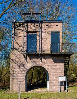 Transformatorhuis gebouwd na de watersnood van 1926